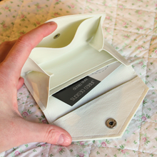 Load image into Gallery viewer, Purse in off white faux leather with card slots