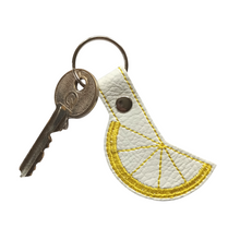 Load image into Gallery viewer, Lemon slice keyfob with key